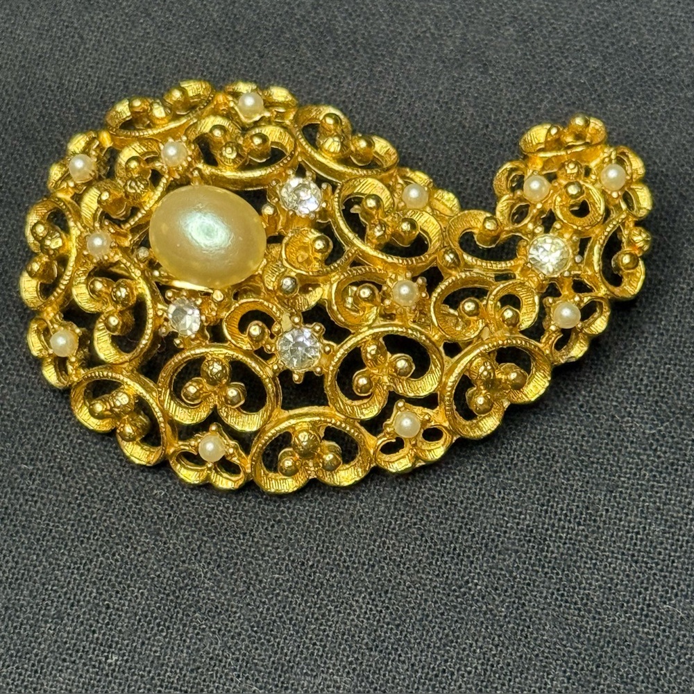 Vintage JJ Brooch Gold Tone Openwork Paisley Swirl with Pearls & Rhinestones